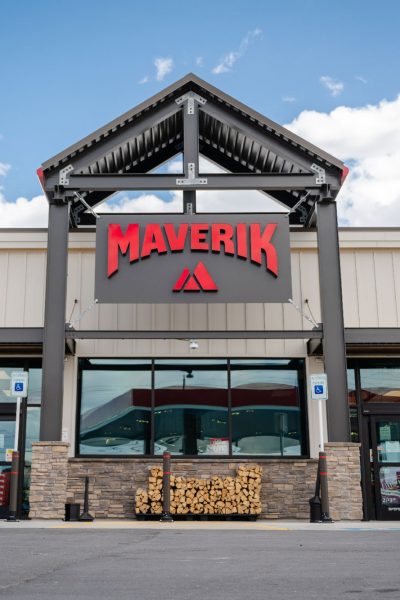 maverik-storefront-large-format-signage